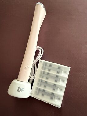 DermaFlash Luxe + Advanced Sonic Dermaplaning + peach fuzz removal